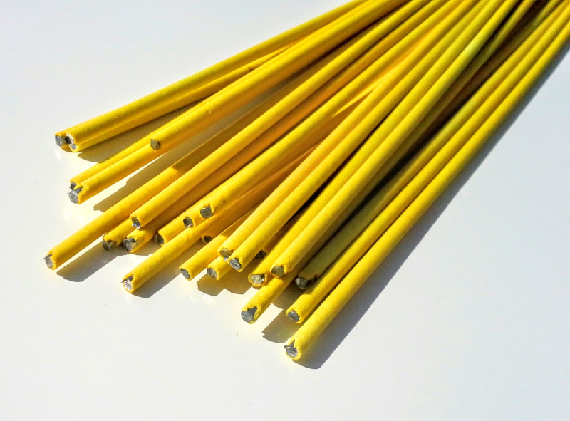 Spoiwo Alu7000 w otulinie topnika do aluminium