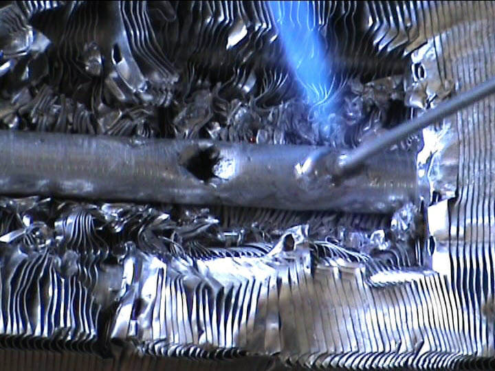 Proces lutowania uszkodzonej chłodnicy aluminiowej